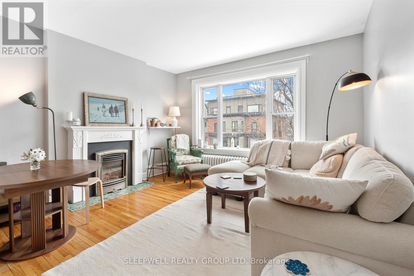 84 Fourth Avenue, Ottawa, ON - Indoor Photo Showing Living Room With Fireplace