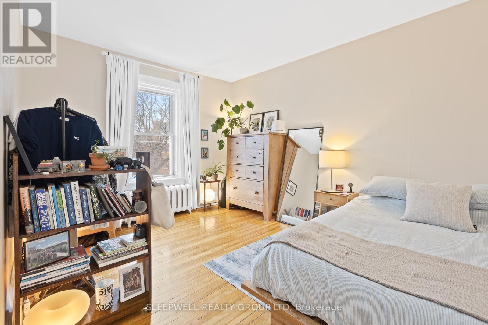 84 Fourth Avenue, Ottawa, ON - Indoor Photo Showing Bedroom