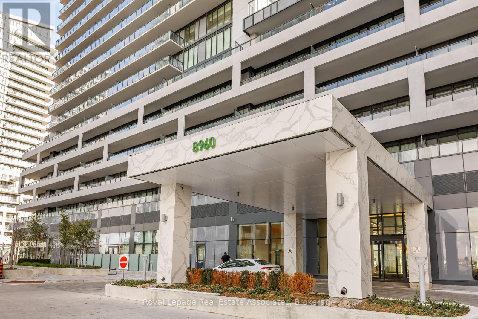 1121 - 8960 Jane Street, Vaughan, ON - Outdoor