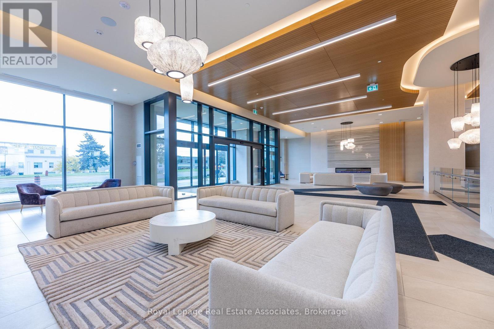 1121 - 8960 Jane Street, Vaughan, ON - Indoor