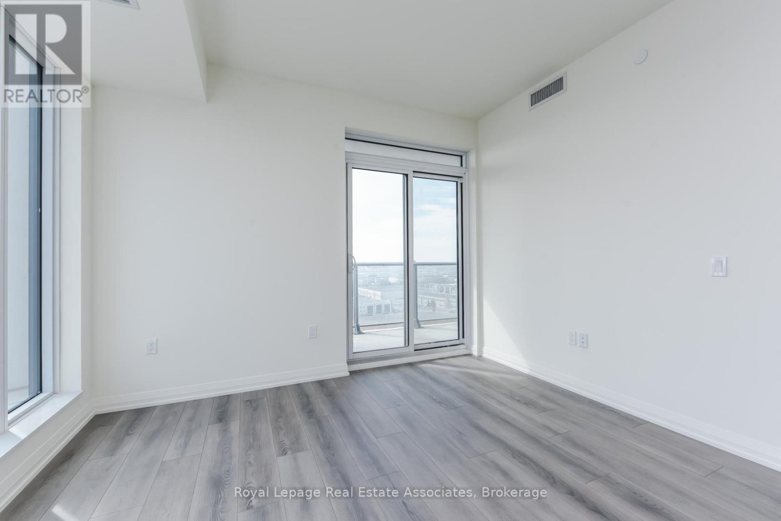 1121 - 8960 Jane Street, Vaughan, ON - Indoor Photo Showing Other Room