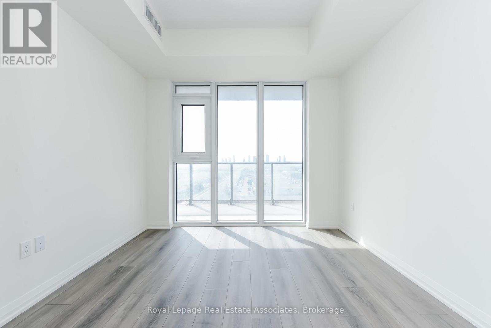 1121 - 8960 Jane Street, Vaughan, ON - Indoor Photo Showing Other Room