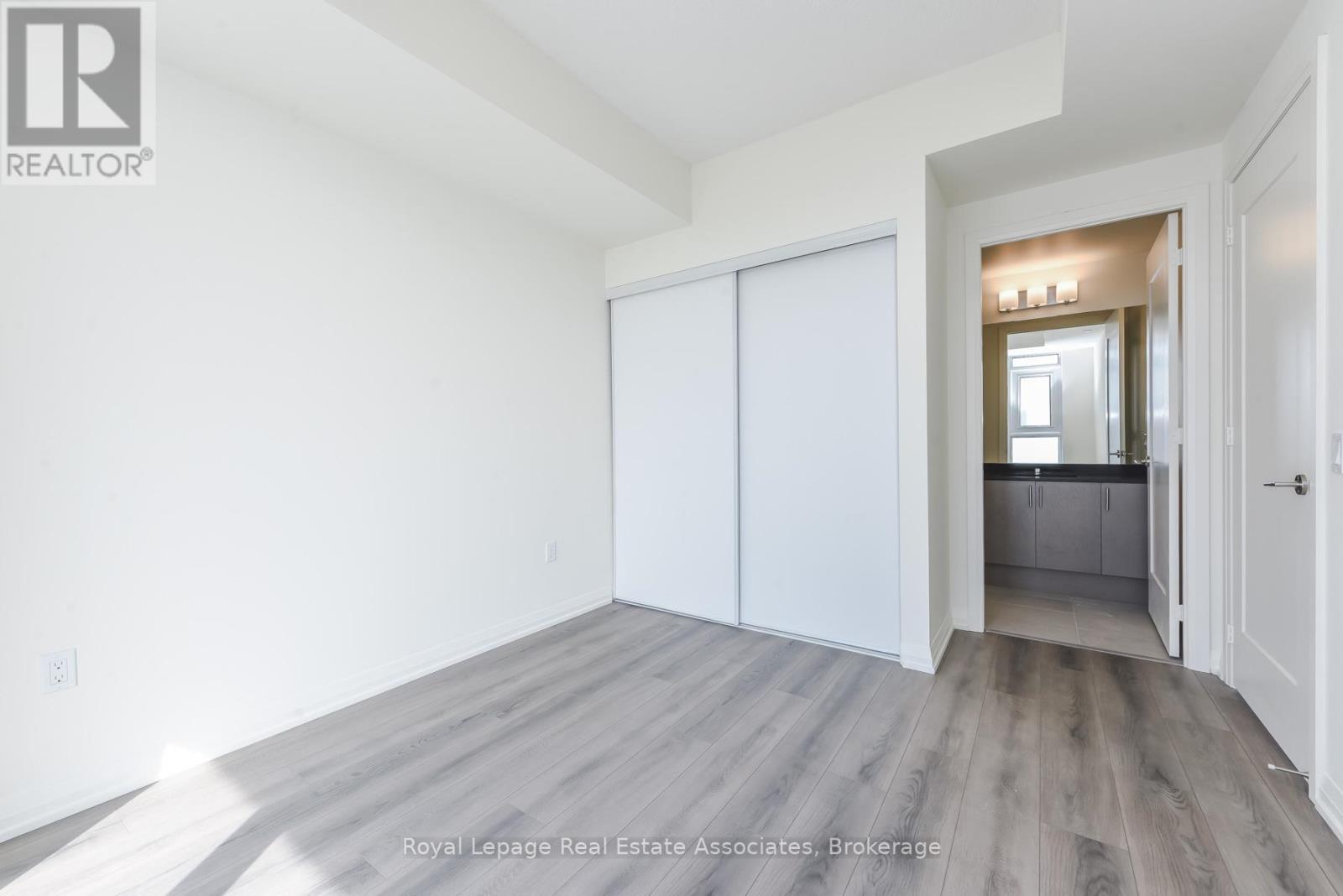 1121 - 8960 Jane Street, Vaughan, ON - Indoor Photo Showing Other Room