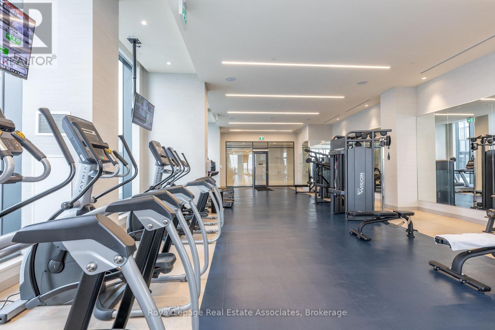 1121 - 8960 Jane Street, Vaughan, ON - Indoor Photo Showing Gym Room