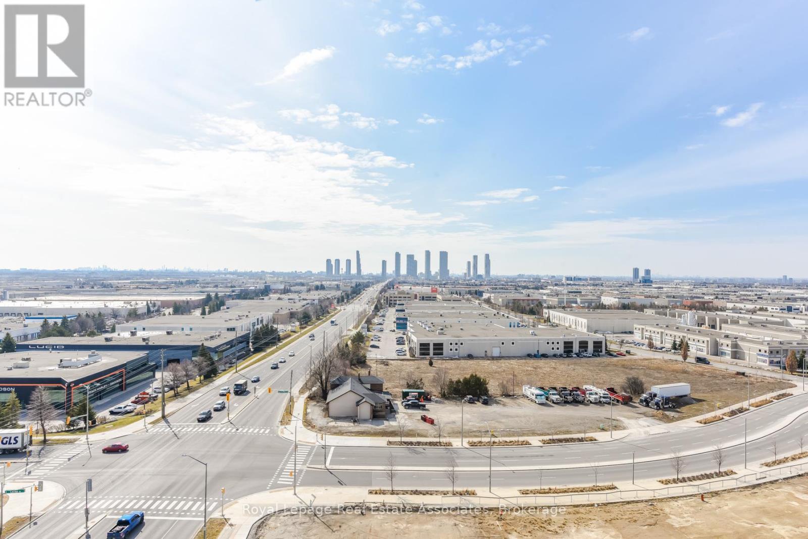 1121 - 8960 Jane Street, Vaughan, ON - Outdoor With View