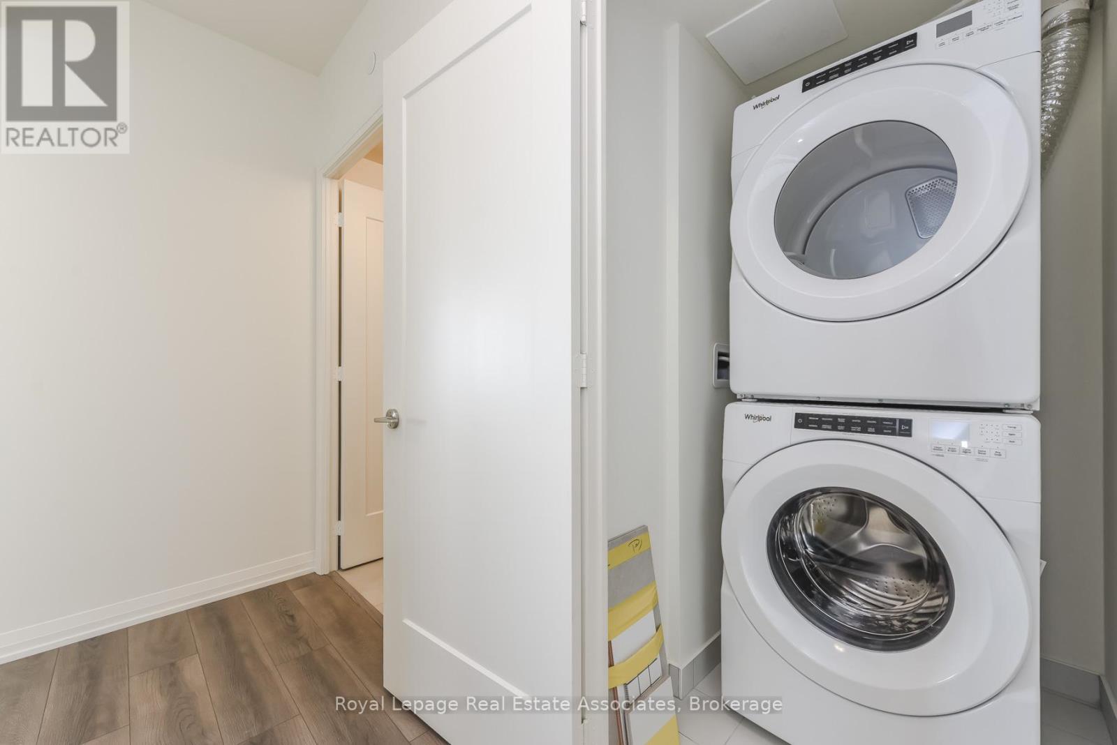 1121 - 8960 Jane Street, Vaughan, ON - Indoor Photo Showing Laundry Room