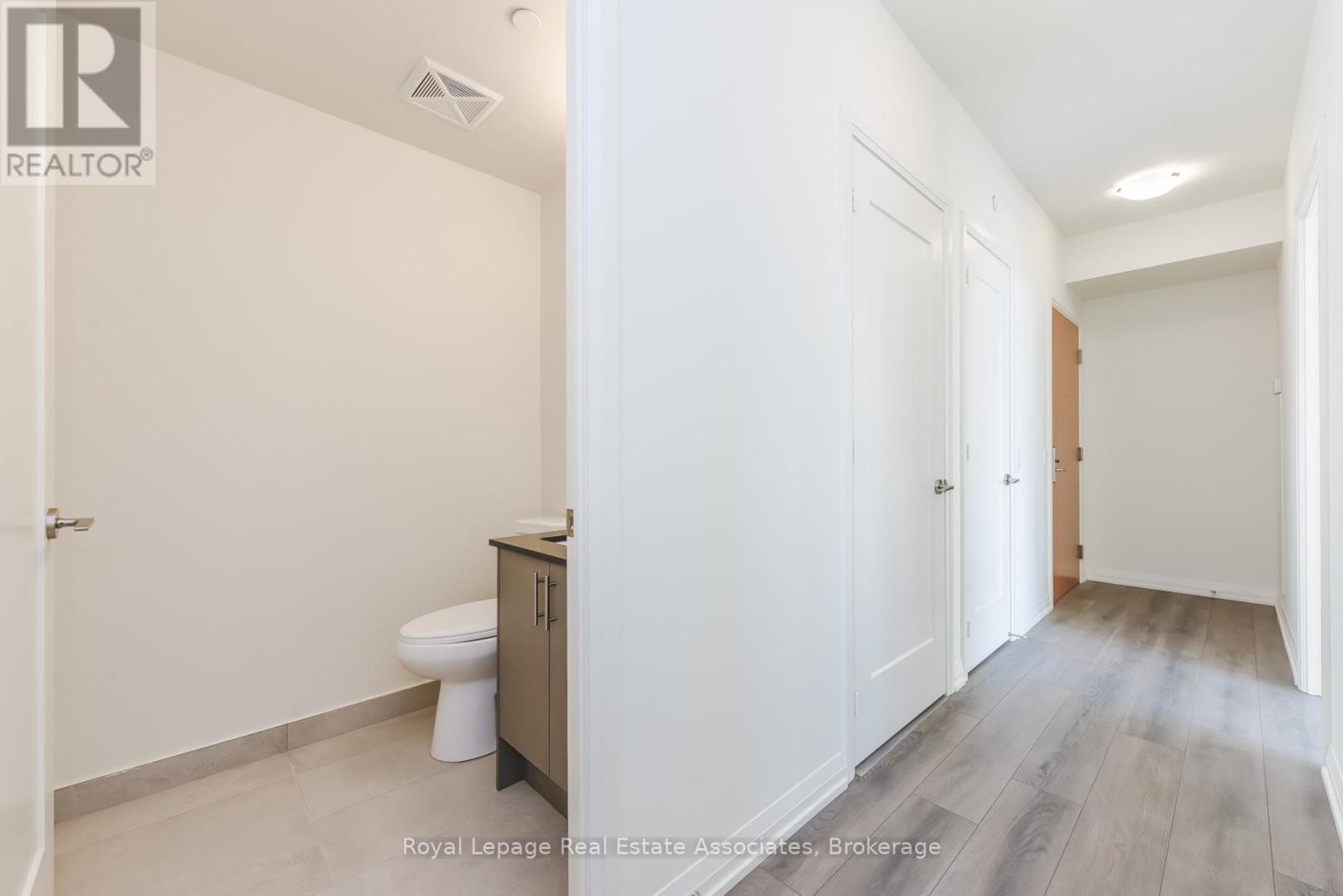 1121 - 8960 Jane Street, Vaughan, ON - Indoor Photo Showing Bathroom