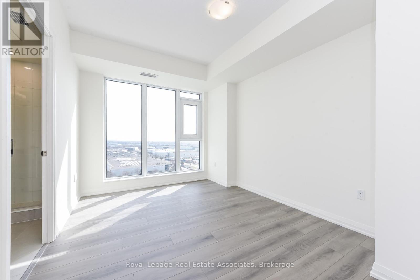 1121 - 8960 Jane Street, Vaughan, ON - Indoor Photo Showing Other Room