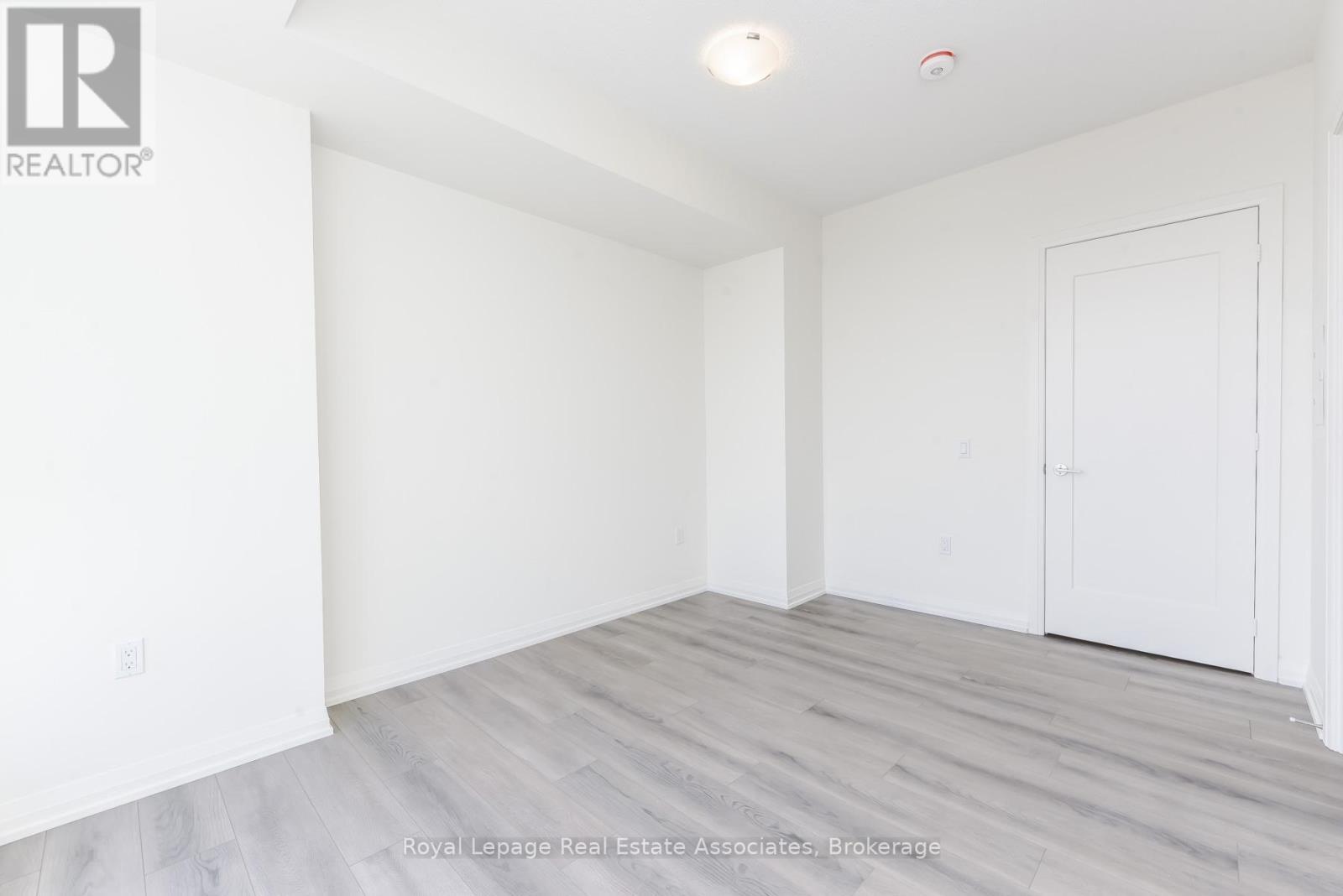 1121 - 8960 Jane Street, Vaughan, ON - Indoor Photo Showing Other Room