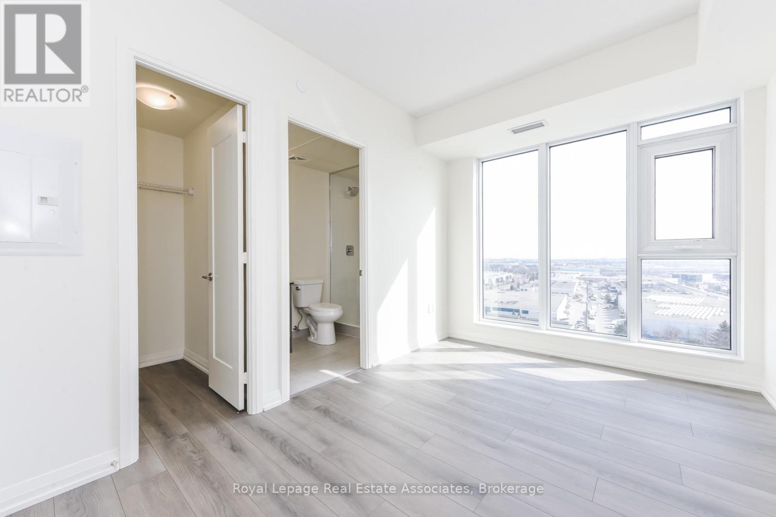 1121 - 8960 Jane Street, Vaughan, ON - Indoor Photo Showing Other Room