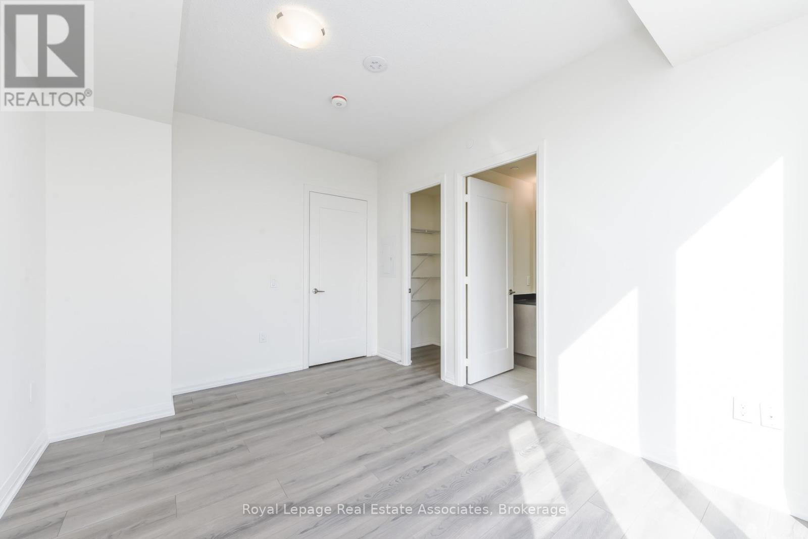1121 - 8960 Jane Street, Vaughan, ON - Indoor Photo Showing Other Room