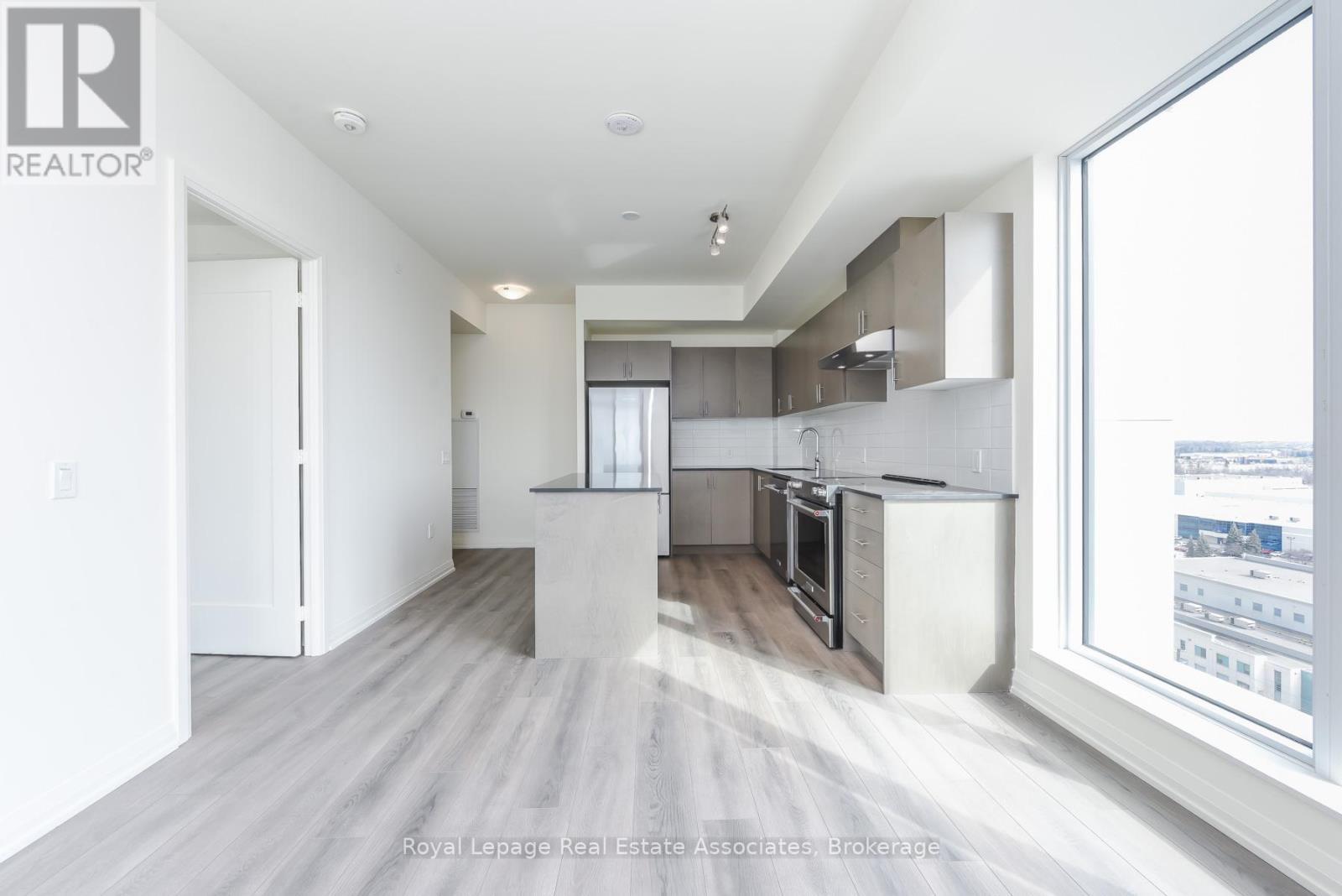 1121 - 8960 Jane Street, Vaughan, ON - Indoor Photo Showing Kitchen