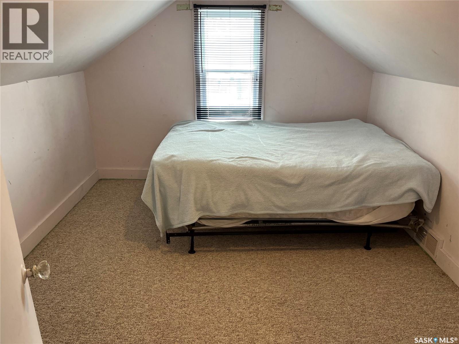 101 2Nd Avenue E, Lafleche, SK - Indoor Photo Showing Bedroom