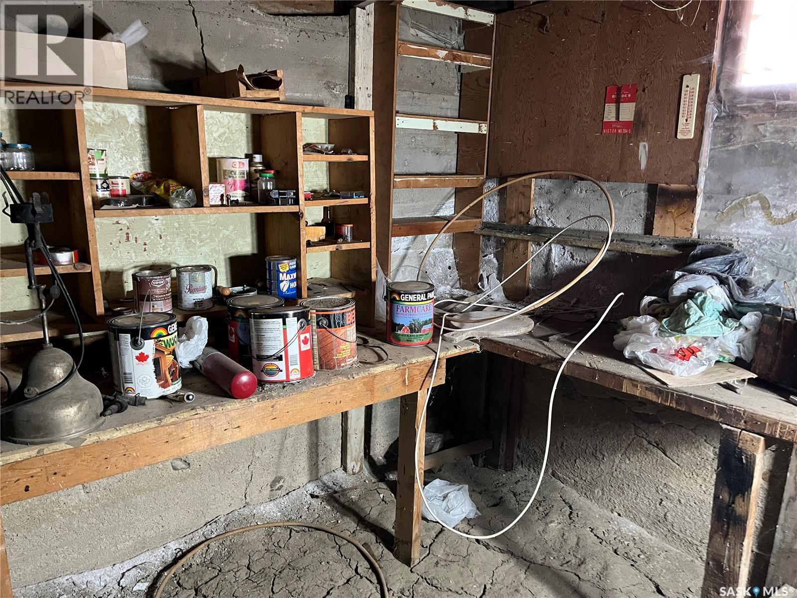 101 2Nd Avenue E, Lafleche, SK - Indoor