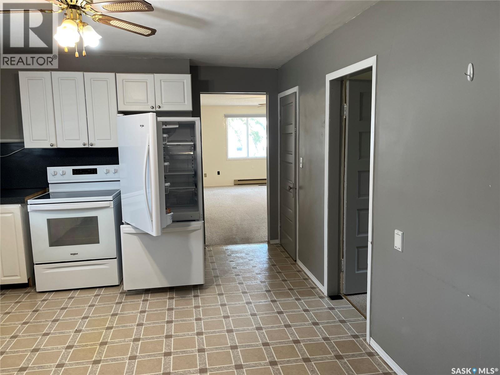 101 2Nd Avenue E, Lafleche, SK - Indoor Photo Showing Kitchen