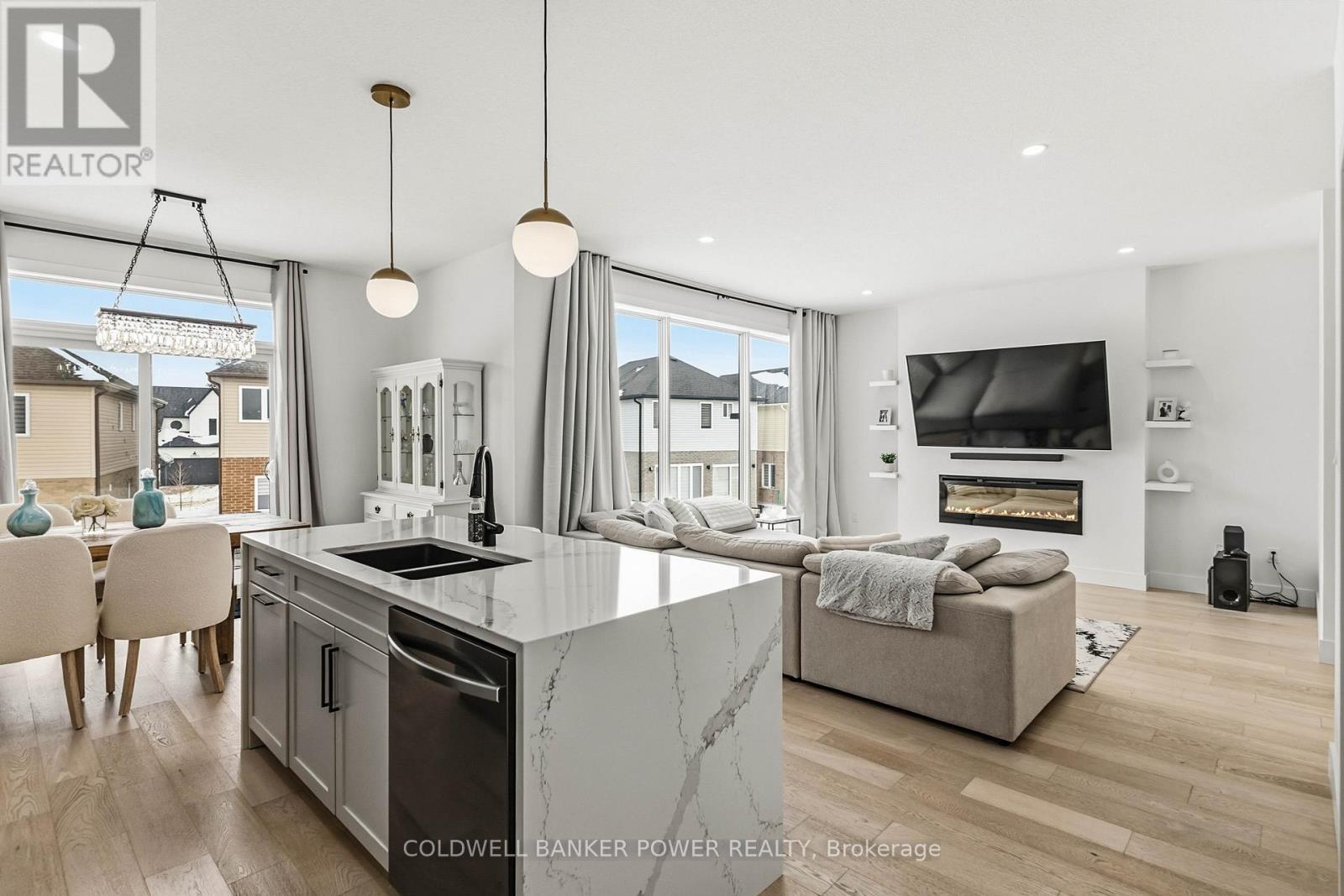 2884 Doyle Drive, London South (South U), ON - Indoor