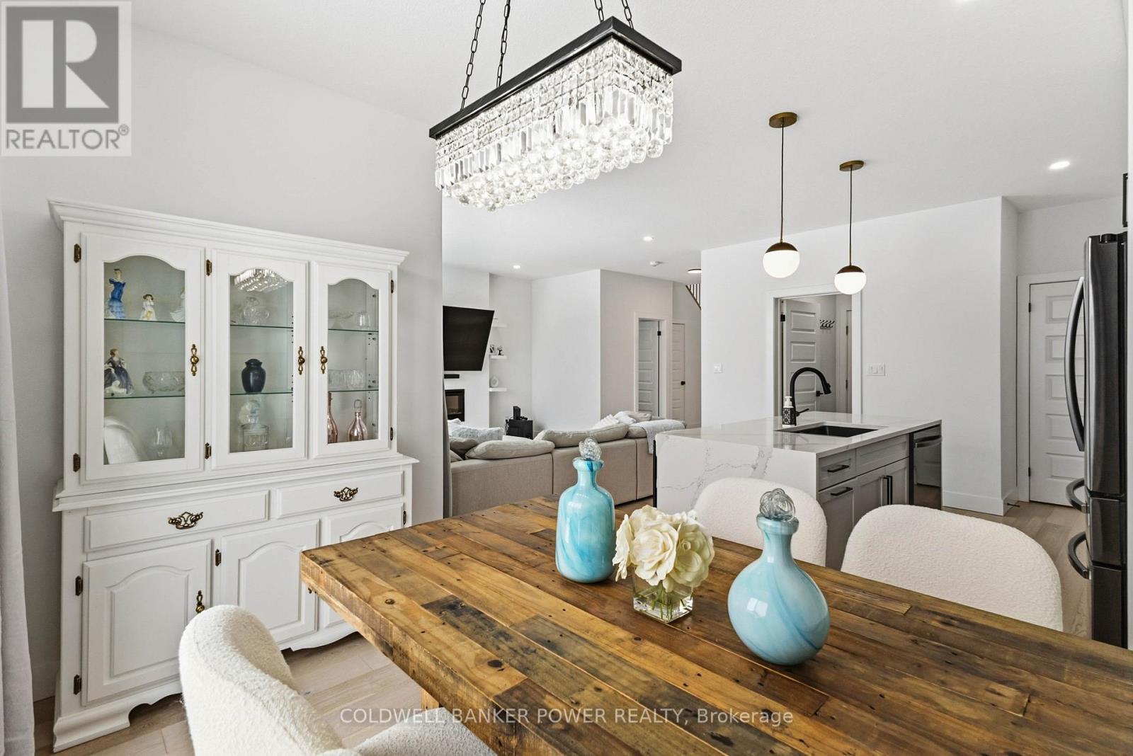 2884 Doyle Drive, London South (South U), ON - Indoor Photo Showing Dining Room