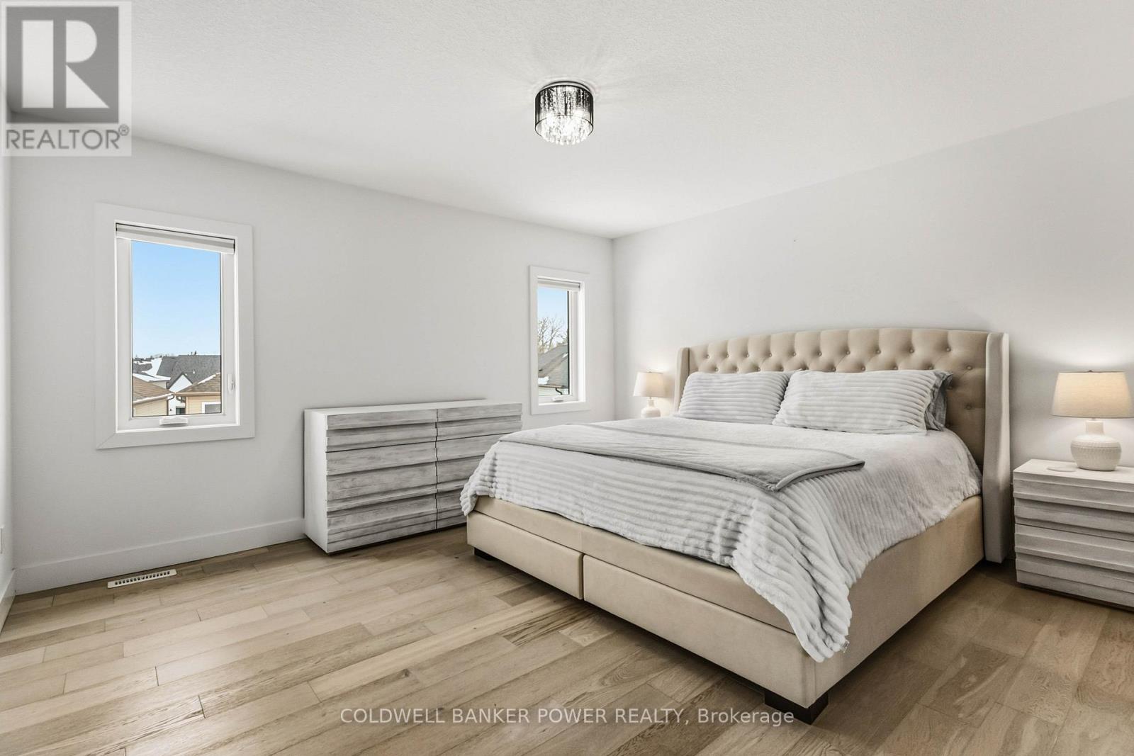 2884 Doyle Drive, London South (South U), ON - Indoor Photo Showing Bedroom