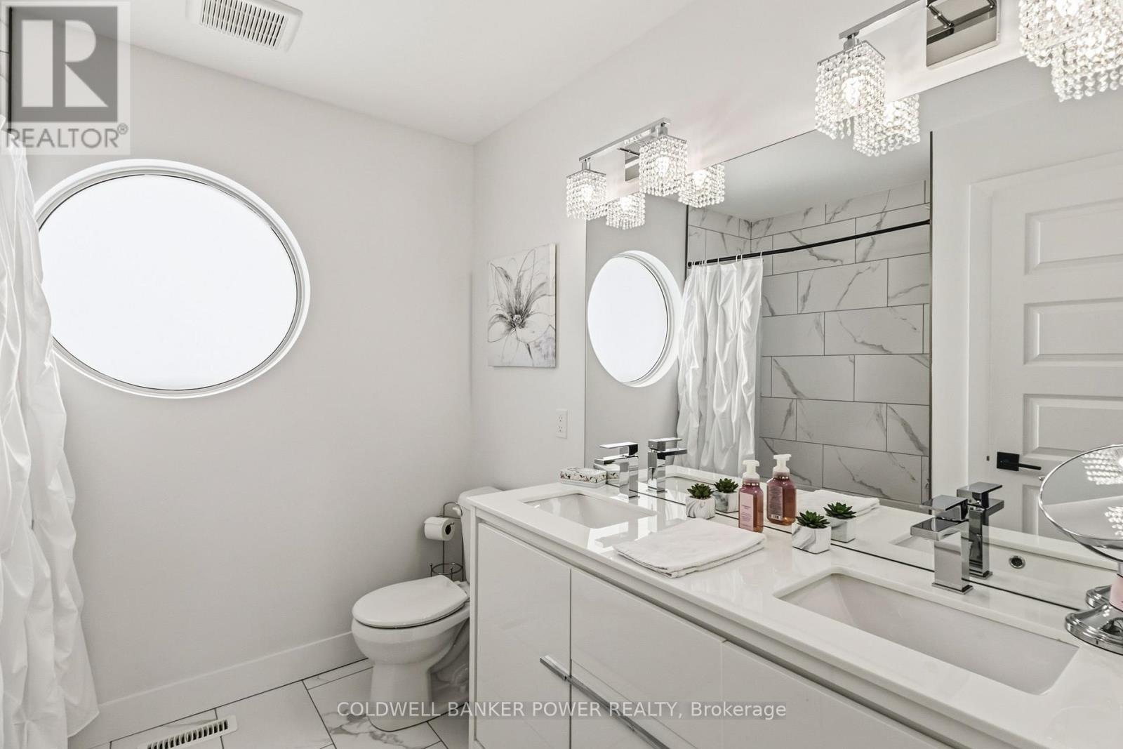 2884 Doyle Drive, London South (South U), ON - Indoor Photo Showing Bathroom