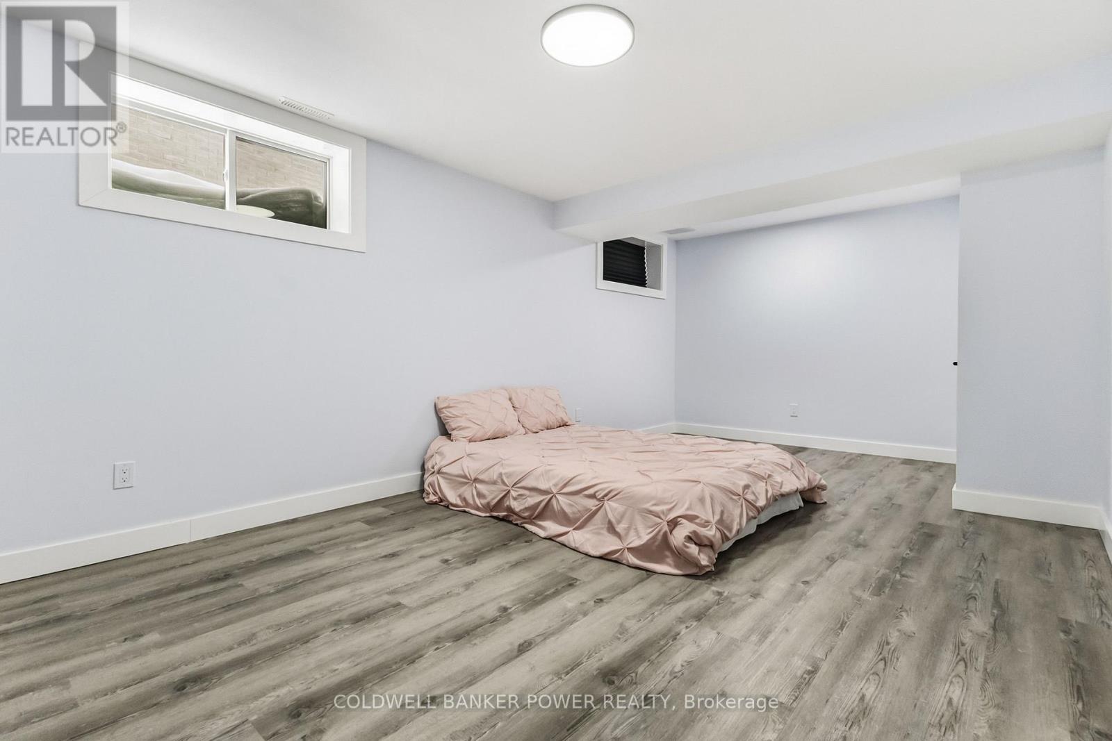 2884 Doyle Drive, London South (South U), ON - Indoor Photo Showing Bedroom