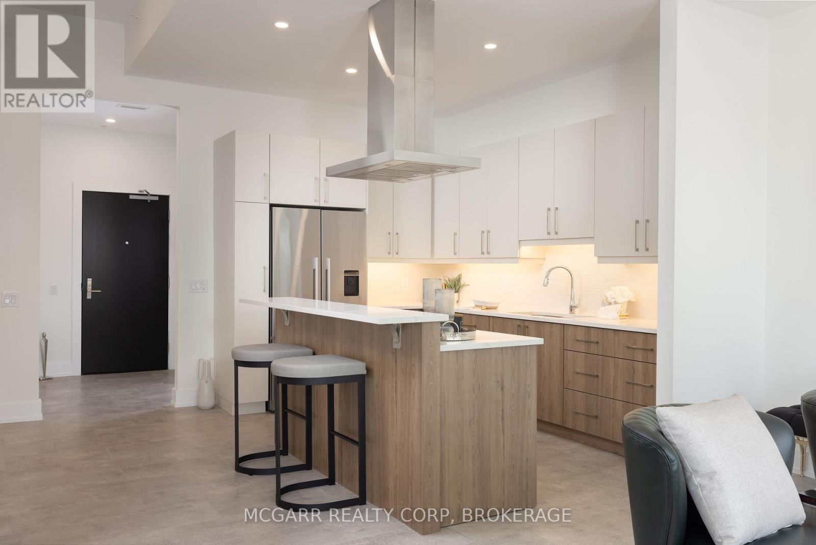 Fisher & Paykel appliances - 403 - 77 Yates Street, St. Catharines (Downtown), ON - Indoor Photo Showing Kitchen With Upgraded Kitchen