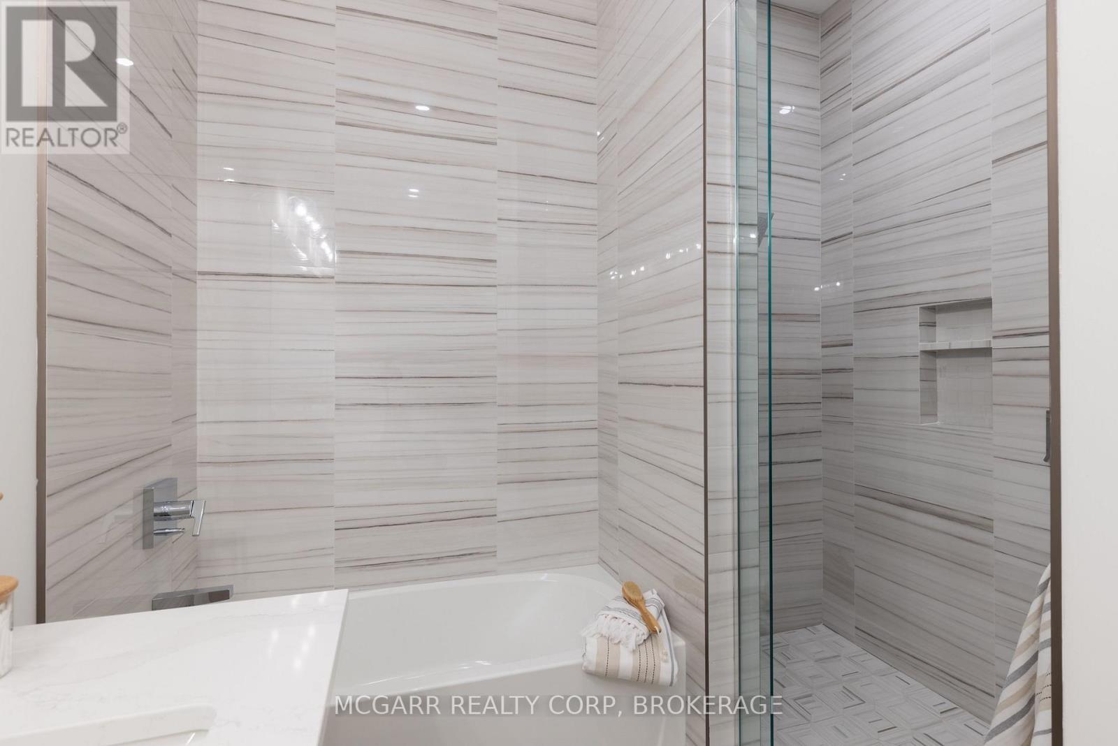 Separate tub and shower - 403 - 77 Yates Street, St. Catharines (Downtown), ON - Indoor Photo Showing Bathroom