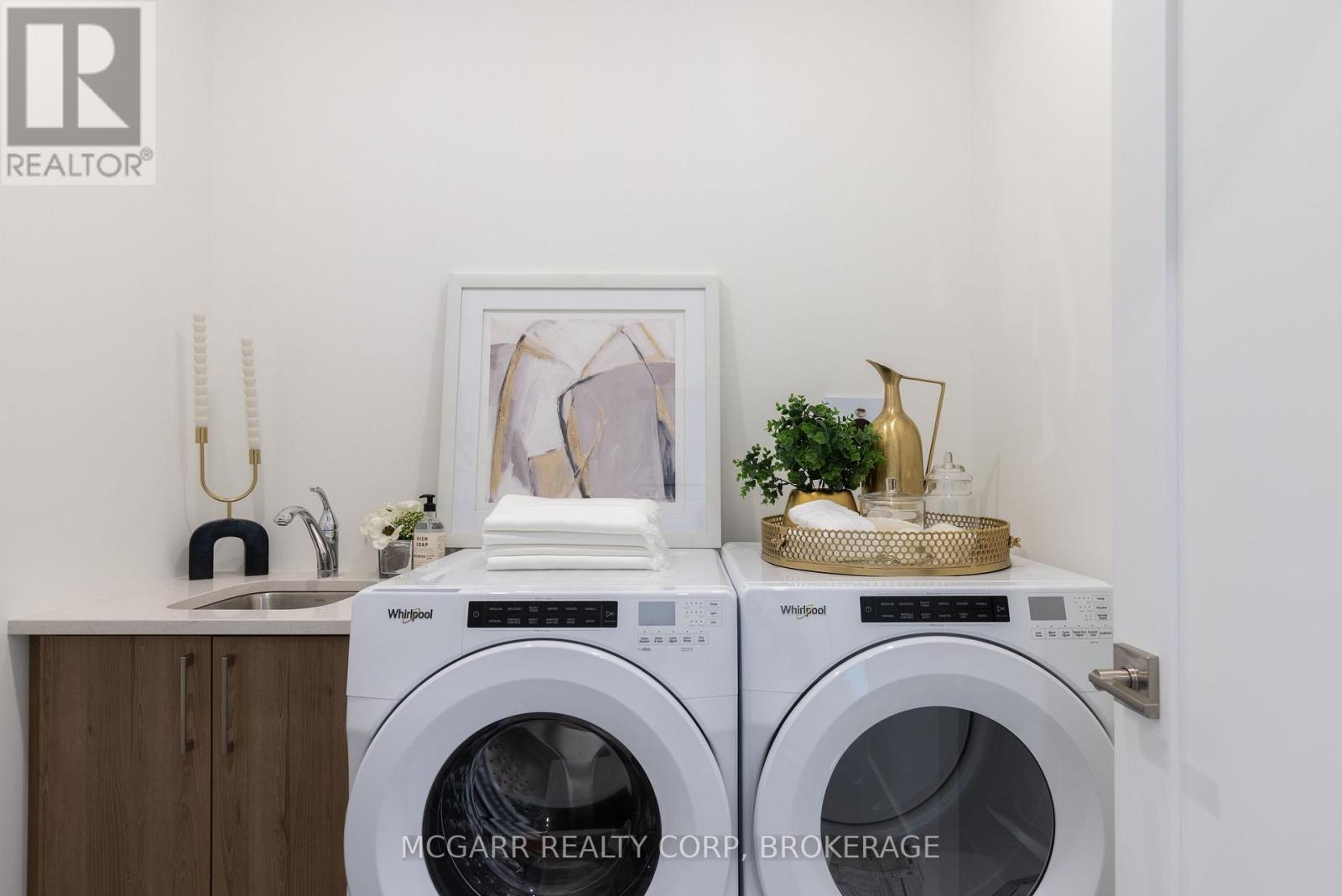 Laundry room with sink + full size appliances - 403 - 77 Yates Street, St. Catharines (Downtown), ON - Indoor Photo Showing Laundry Room