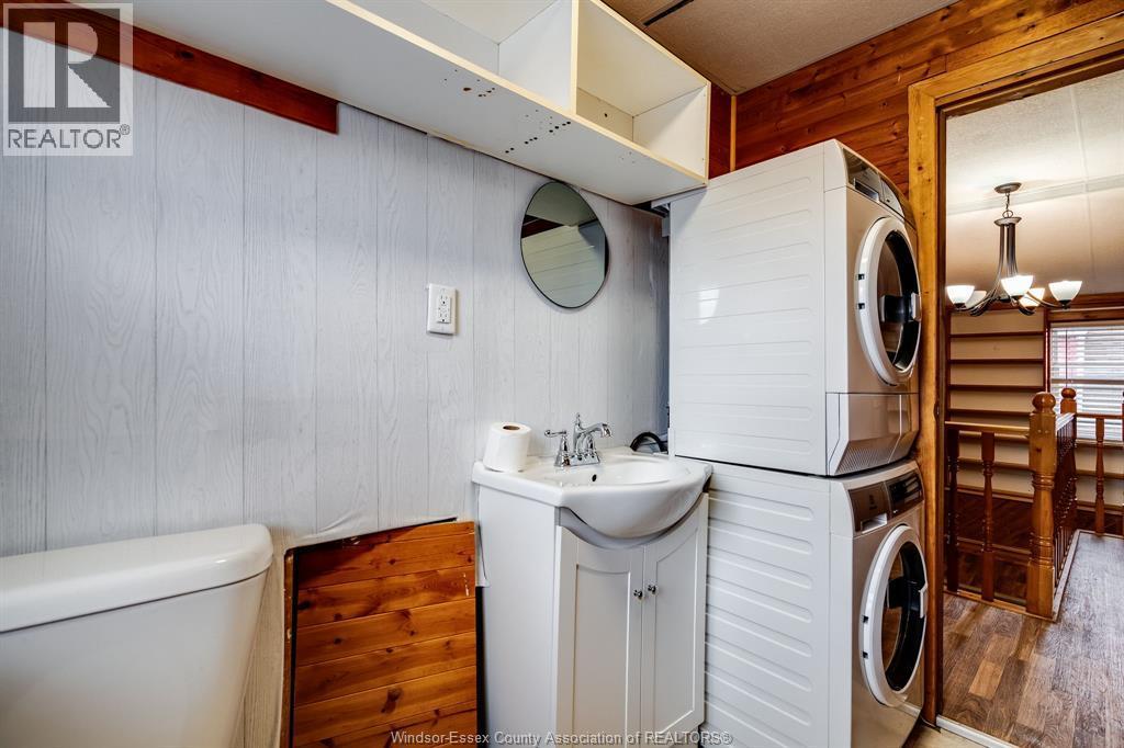 2436 Turner, Windsor, ON - Indoor Photo Showing Laundry Room