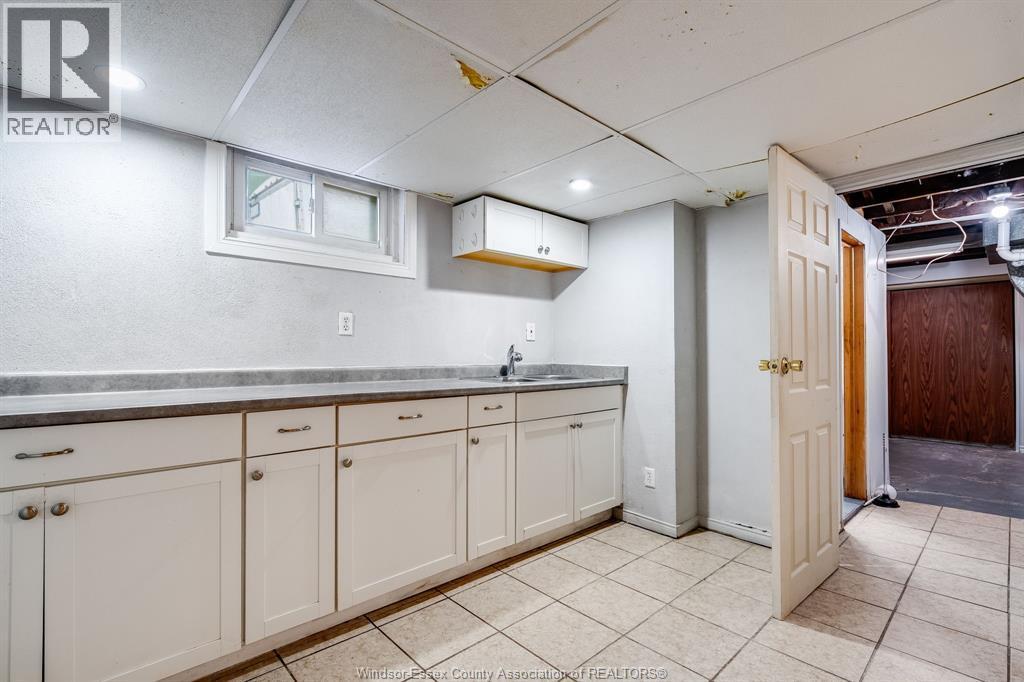 2436 Turner, Windsor, ON - Indoor