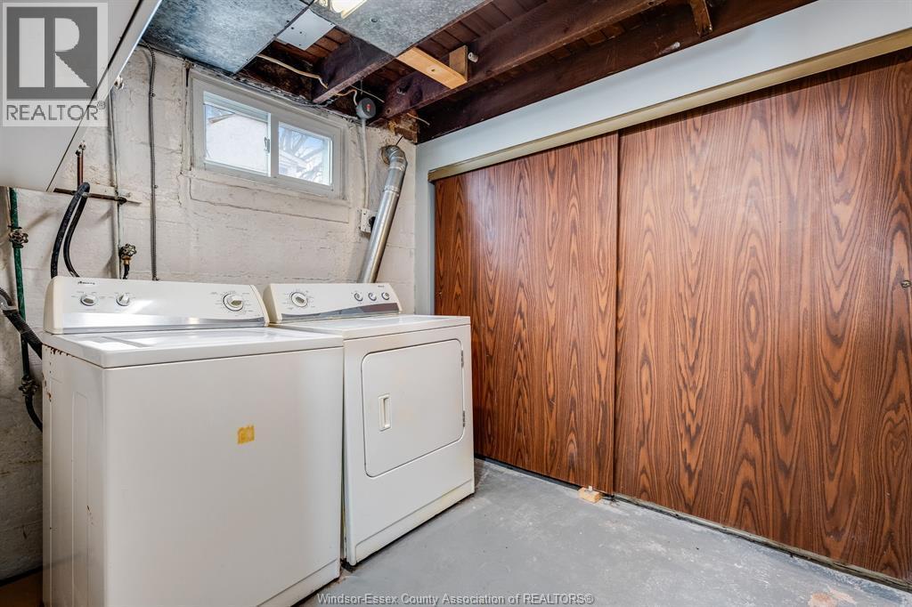 2436 Turner, Windsor, ON - Indoor Photo Showing Laundry Room