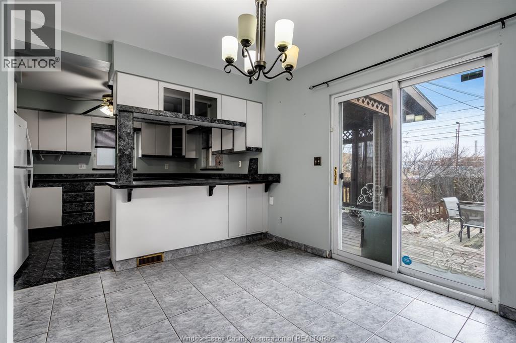 2436 Turner, Windsor, ON - Indoor Photo Showing Kitchen