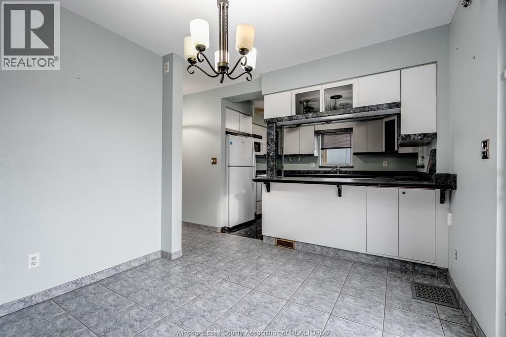 2436 Turner, Windsor, ON - Indoor Photo Showing Kitchen
