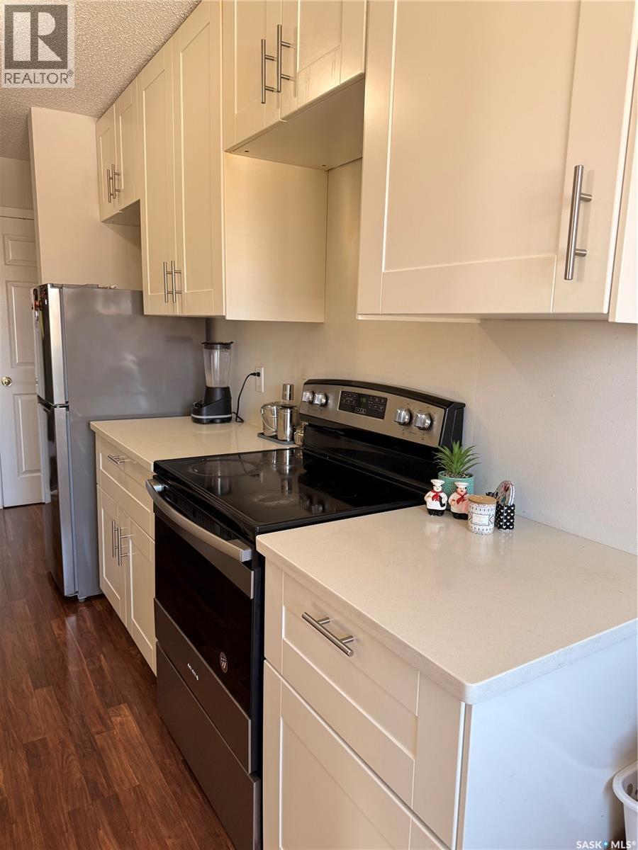 17 3625 Chaben Place, Saskatoon, SK - Indoor Photo Showing Kitchen
