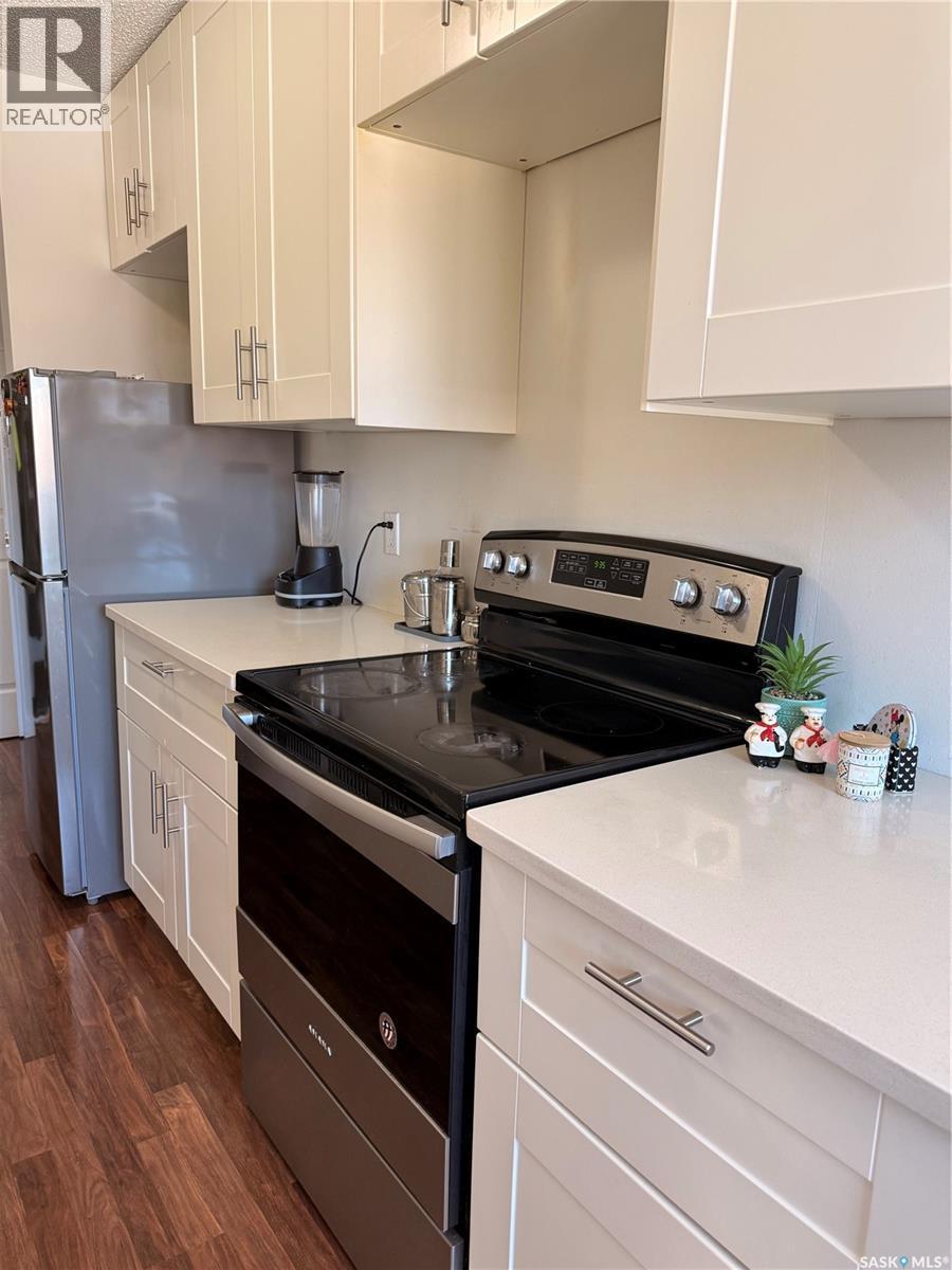 17 3625 Chaben Place, Saskatoon, SK - Indoor Photo Showing Kitchen