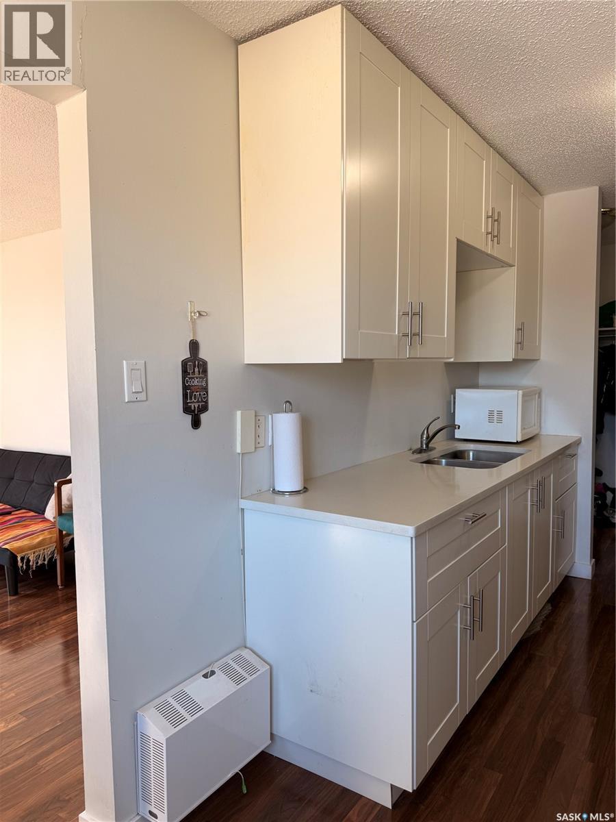 17 3625 Chaben Place, Saskatoon, SK - Indoor Photo Showing Kitchen