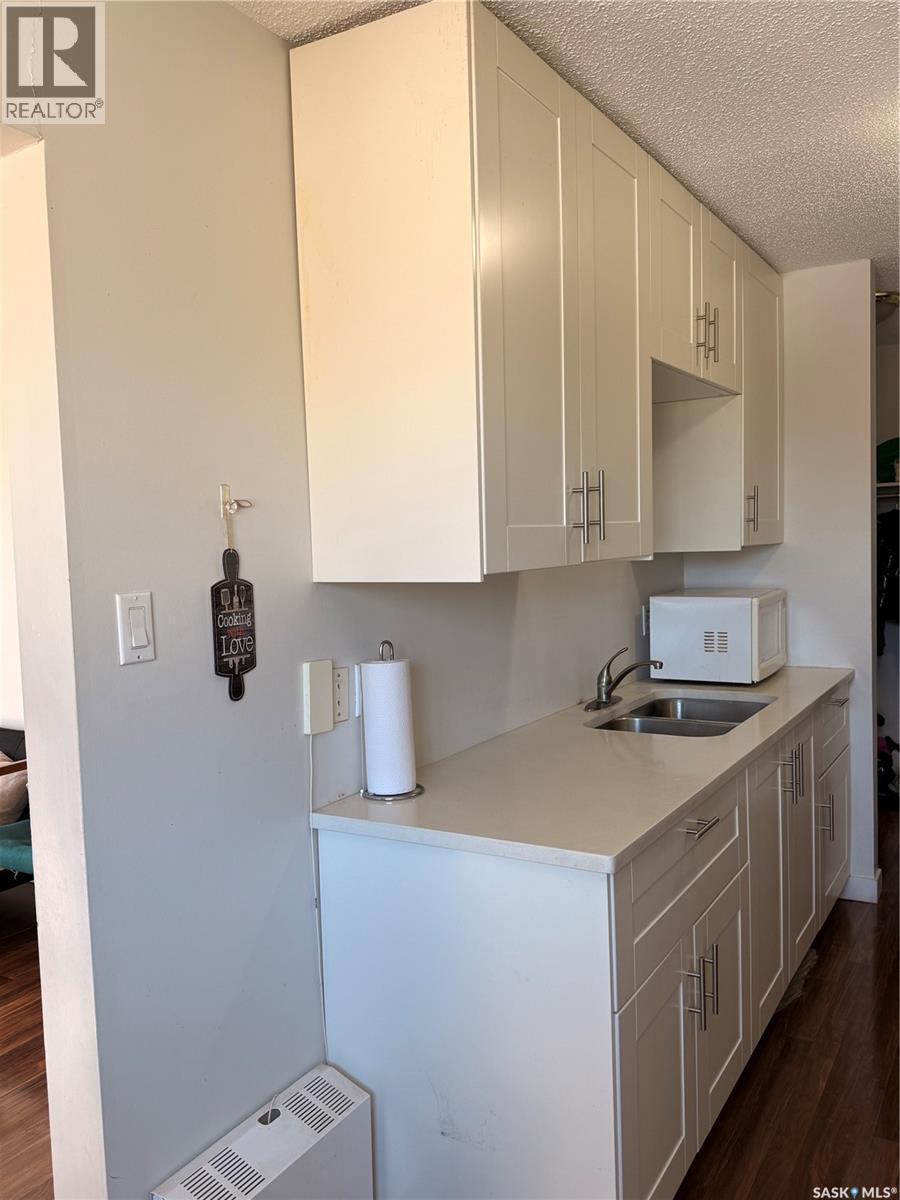 17 3625 Chaben Place, Saskatoon, SK - Indoor Photo Showing Kitchen With Double Sink