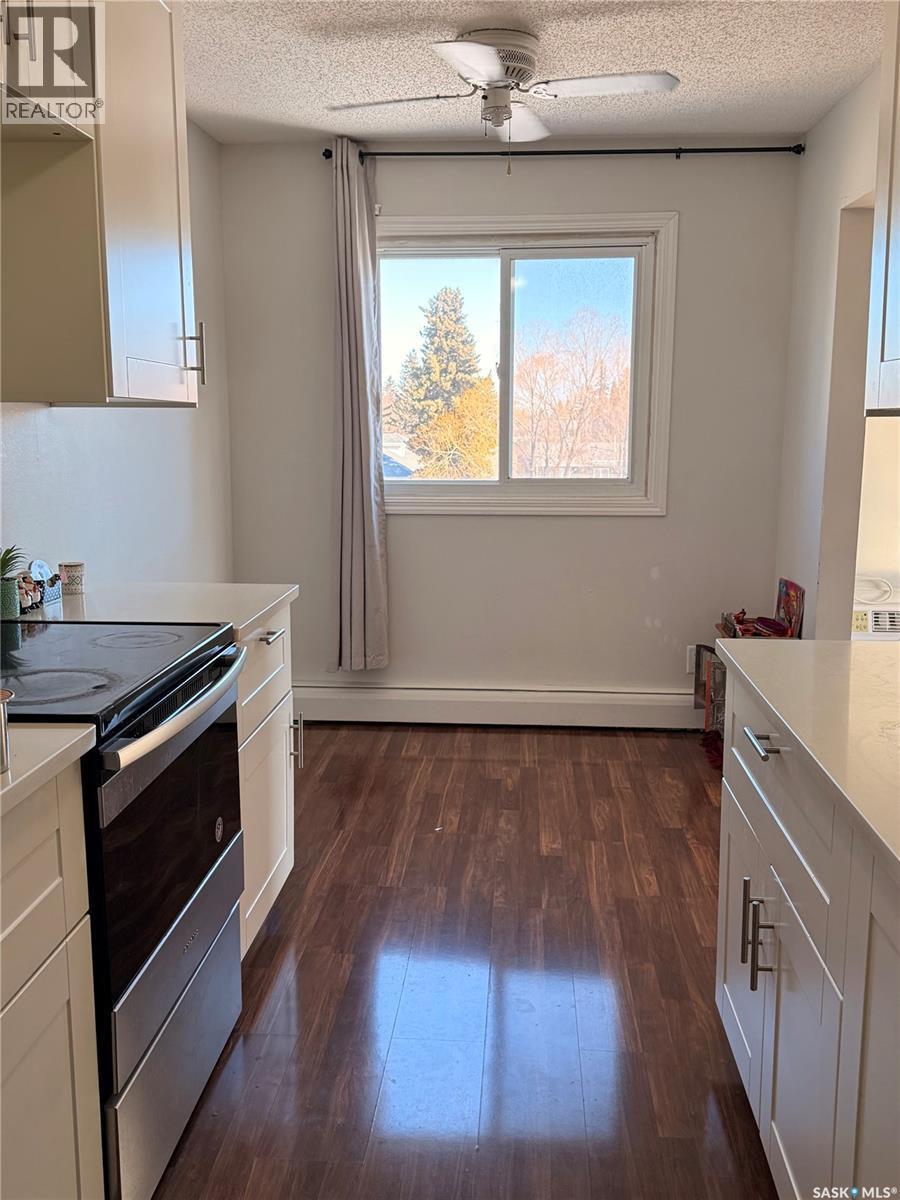 17 3625 Chaben Place, Saskatoon, SK - Indoor Photo Showing Kitchen