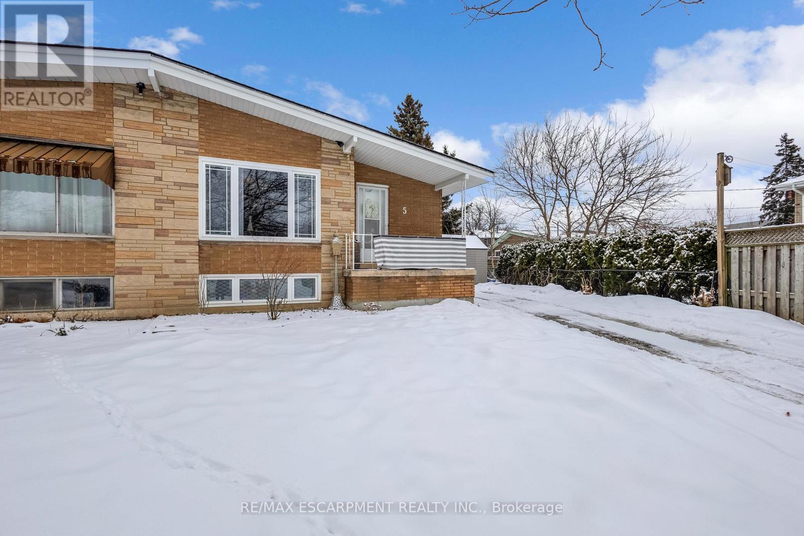 5 Carrington Court, Hamilton, ON - Outdoor