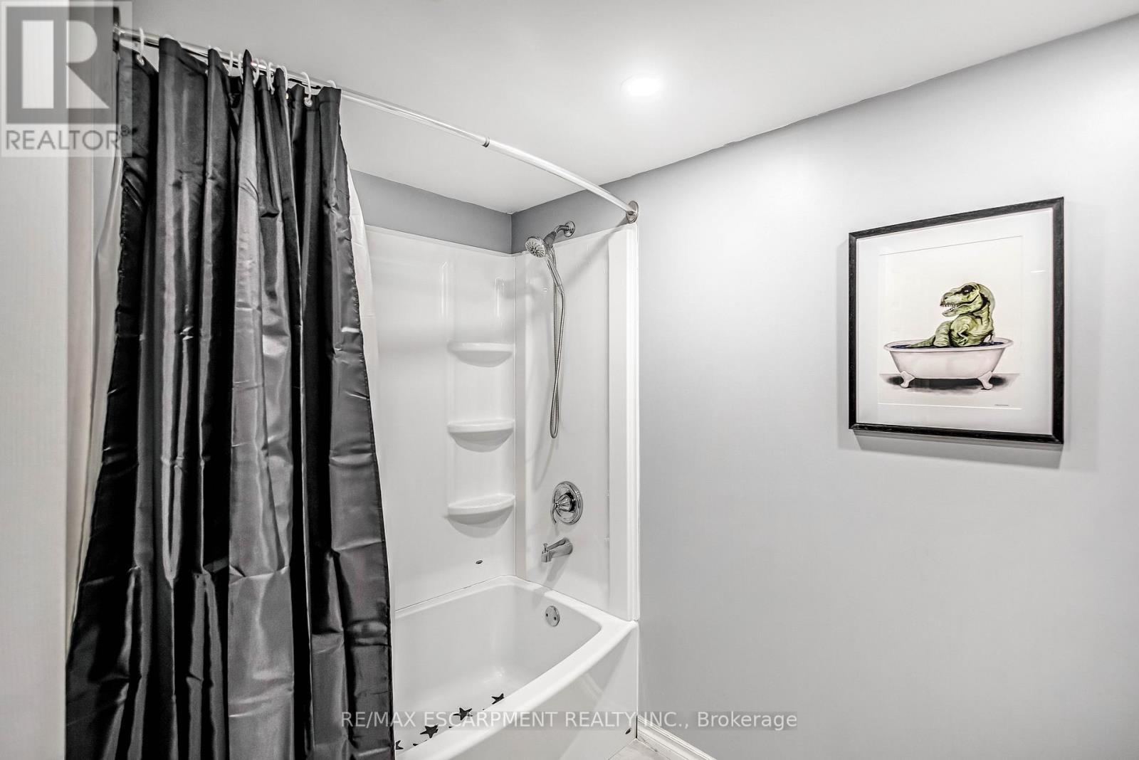 5 Carrington Court, Hamilton, ON - Indoor Photo Showing Bathroom