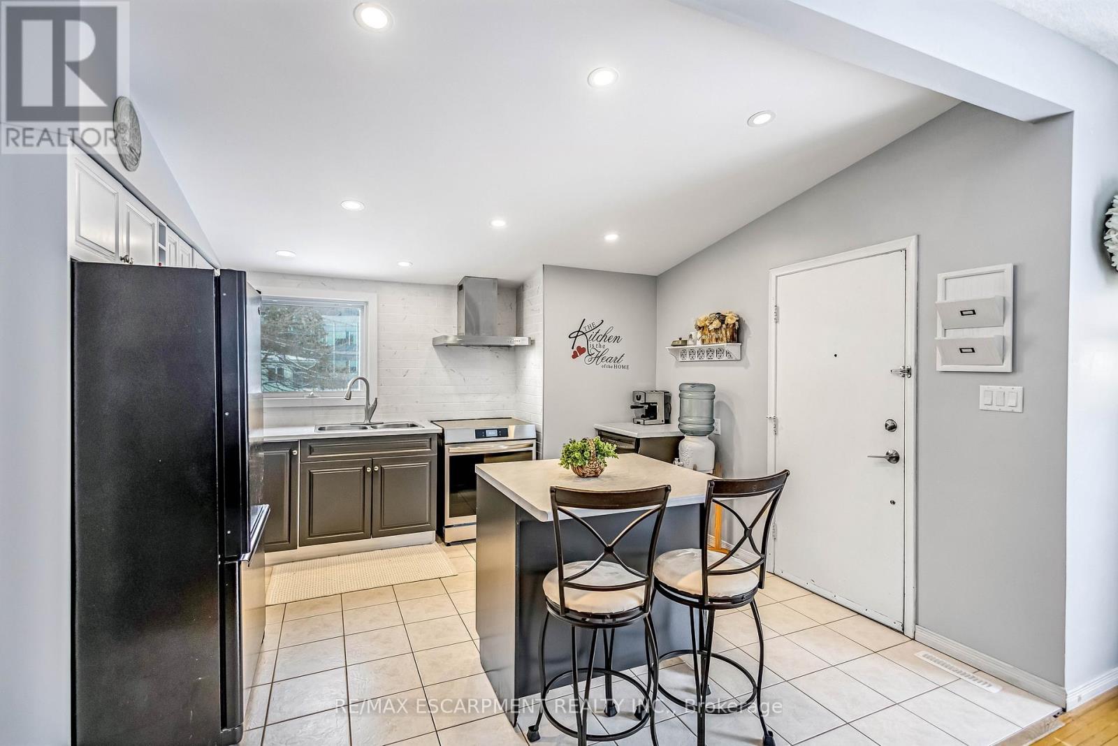 5 Carrington Court, Hamilton, ON - Indoor