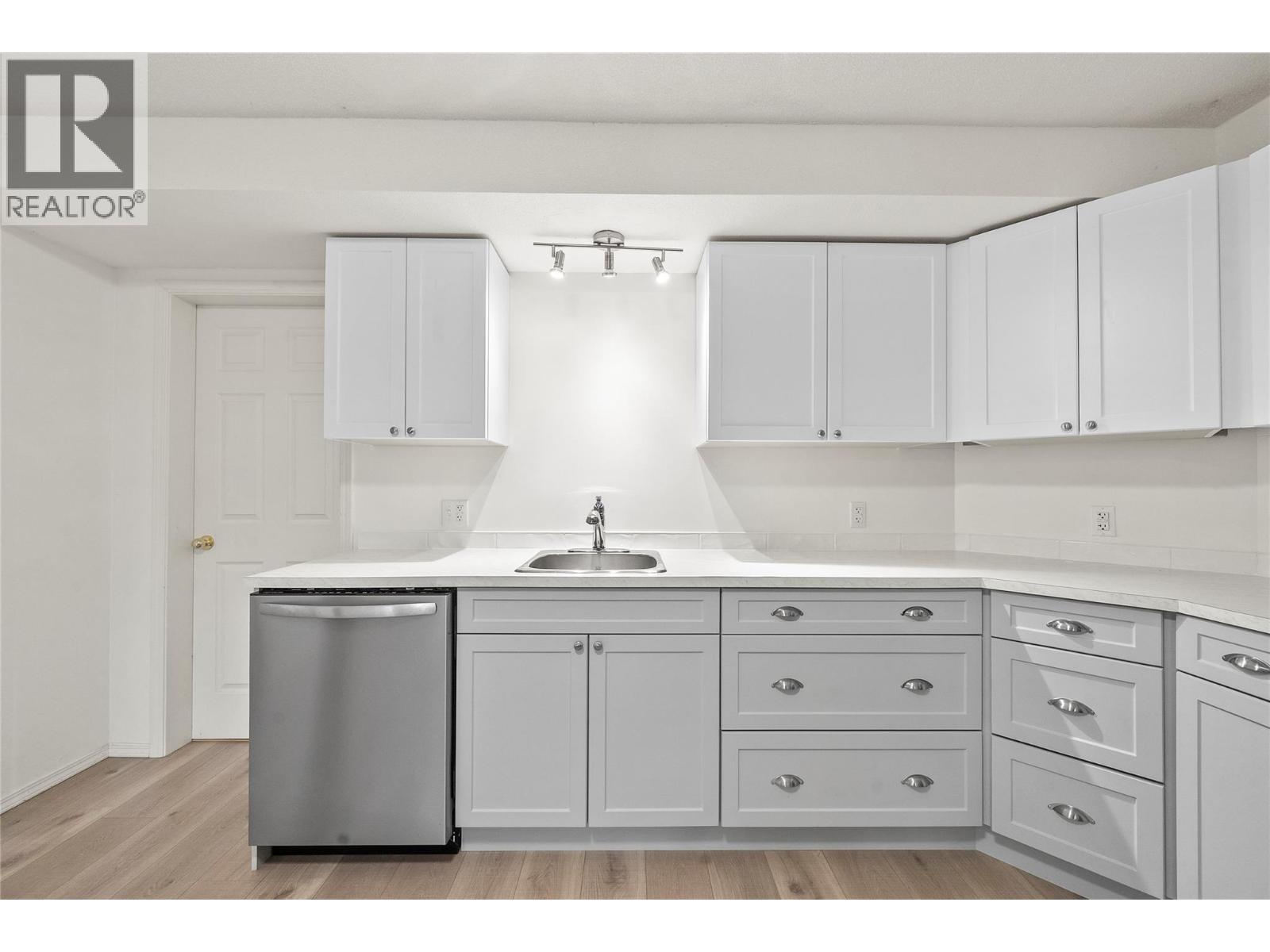 2668 Golf Course Drive, Blind Bay, BC - Indoor Photo Showing Kitchen
