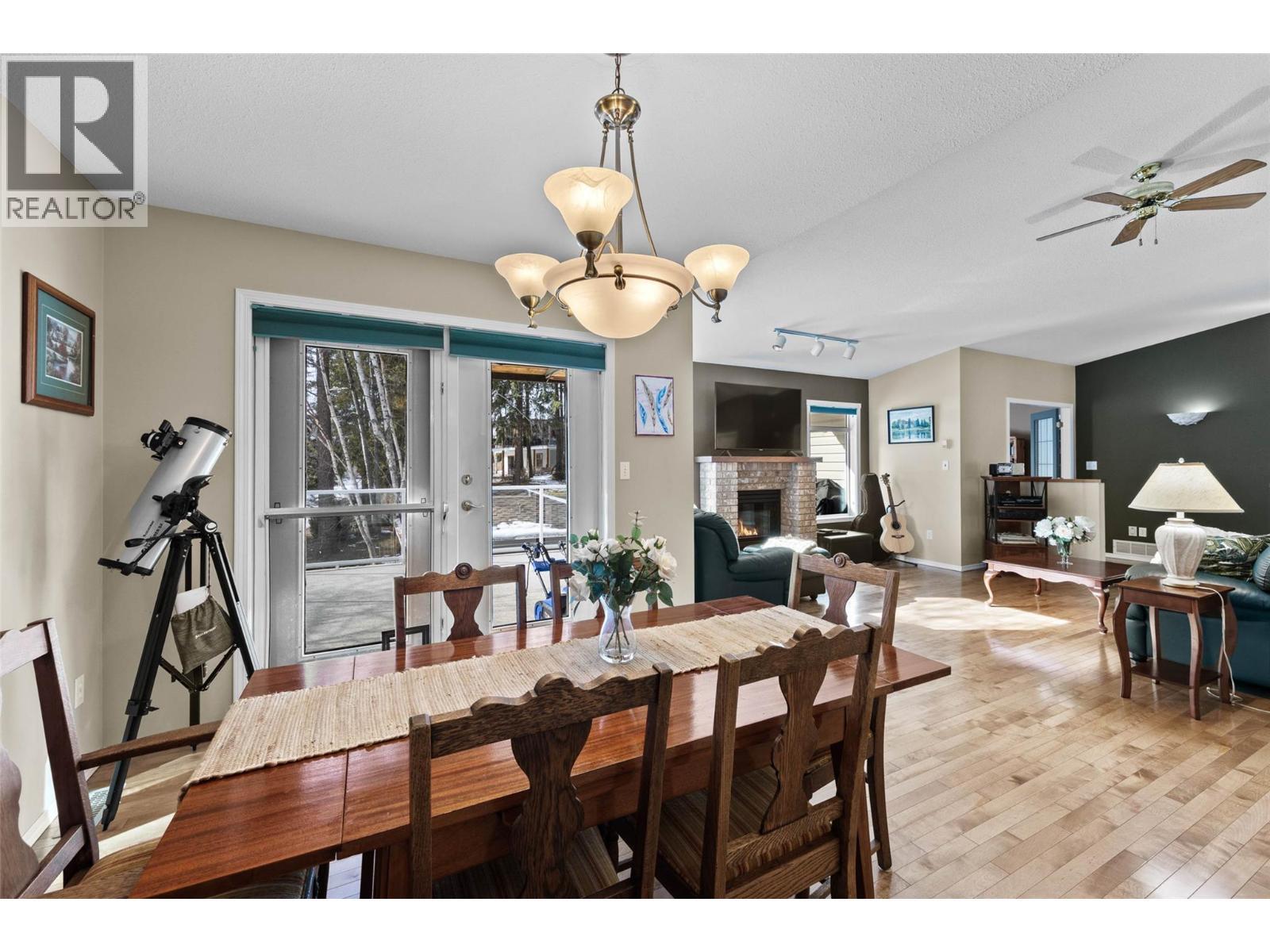 2668 Golf Course Drive, Blind Bay, BC - Indoor Photo Showing Dining Room