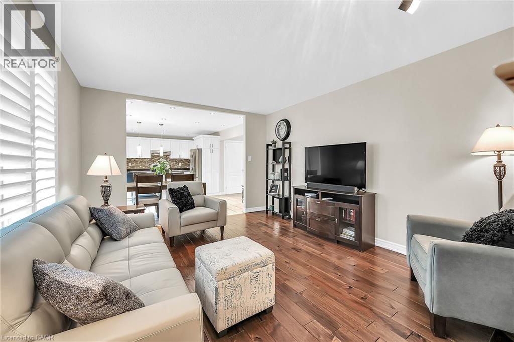 2371 Pathfinder Drive, Burlington, ON - Indoor Photo Showing Living Room