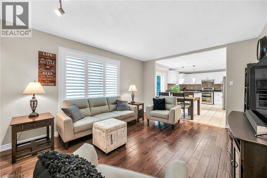 2371 Pathfinder Drive, Burlington, ON - Indoor Photo Showing Living Room
