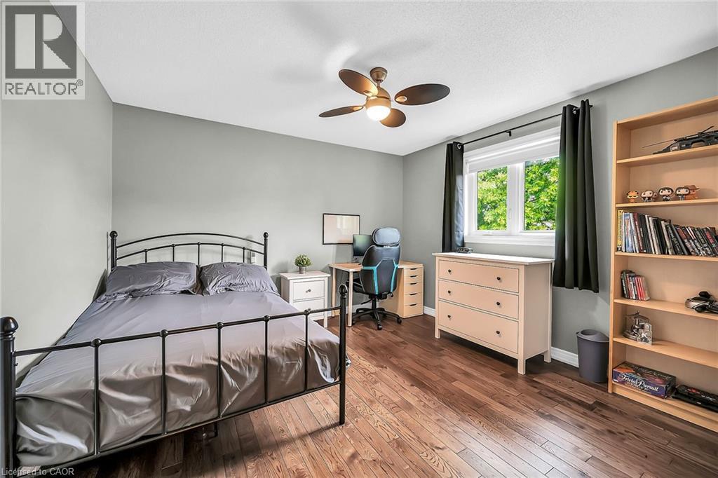 2371 Pathfinder Drive, Burlington, ON - Indoor Photo Showing Bedroom