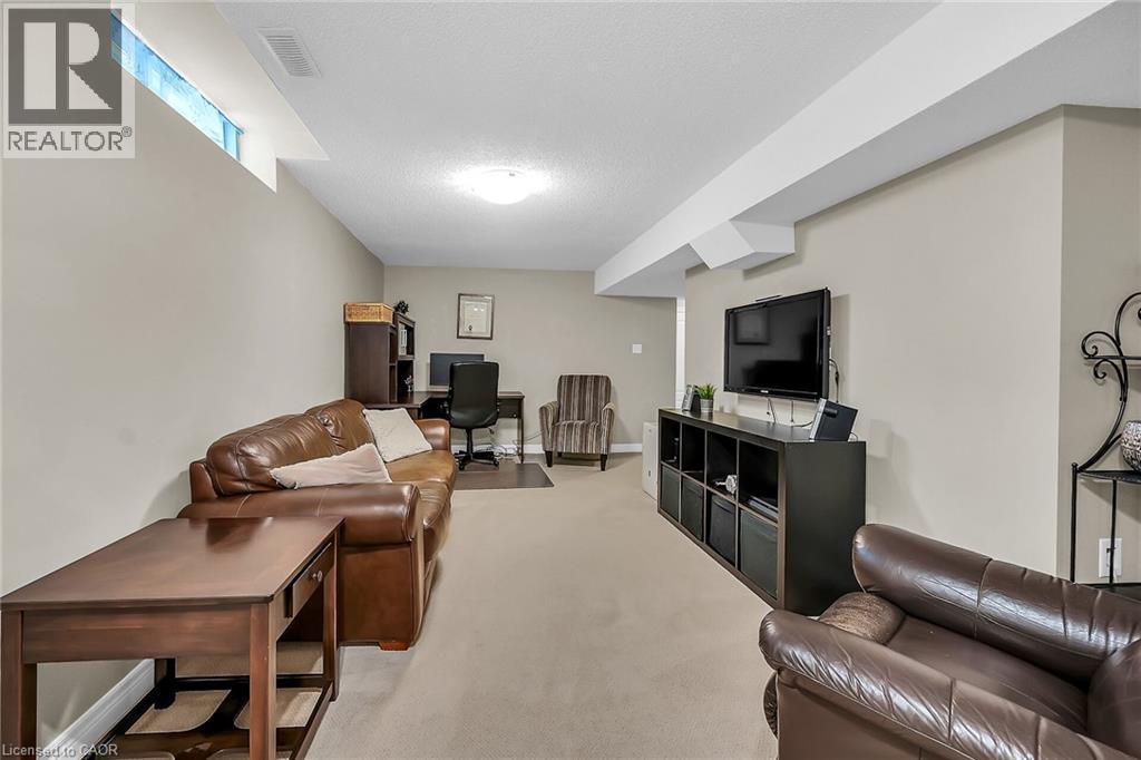 2371 Pathfinder Drive, Burlington, ON - Indoor