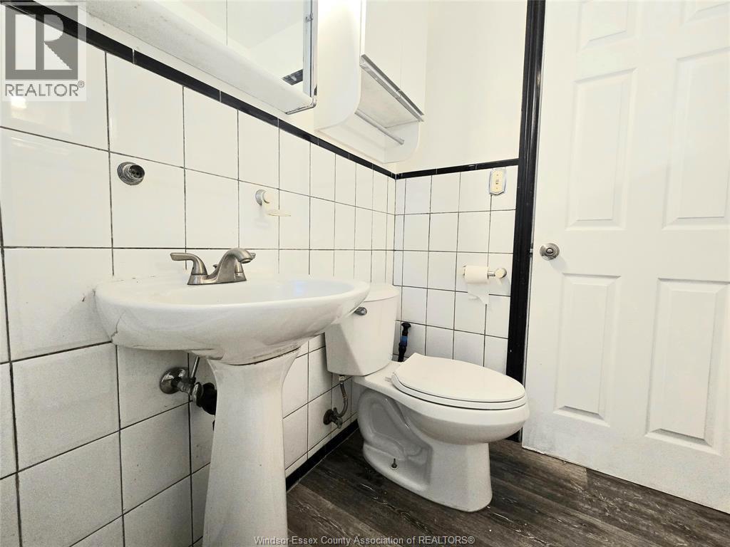 3672 Morris Drive, Windsor, ON - Indoor Photo Showing Bathroom