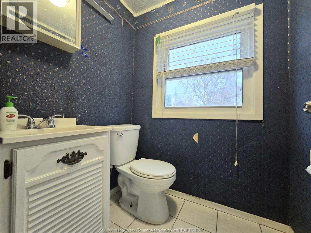3672 Morris Drive, Windsor, ON - Indoor Photo Showing Bathroom