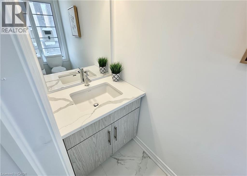 15 Davinci Boulevard, Hamilton, ON - Indoor Photo Showing Bathroom