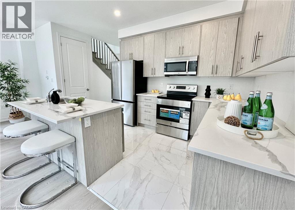 15 Davinci Boulevard, Hamilton, ON - Indoor Photo Showing Kitchen
